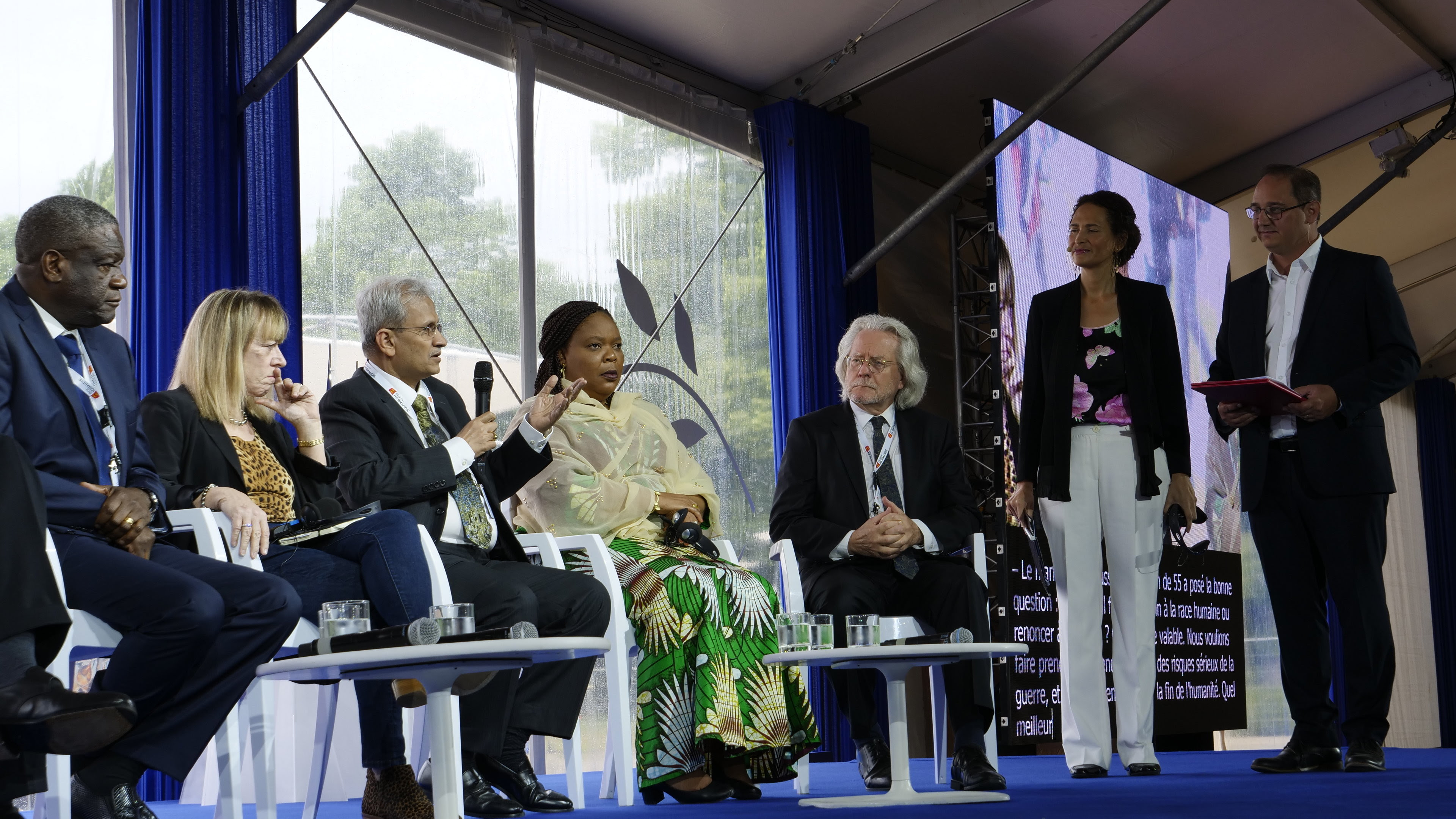 De gauche à droite : D. Mukwege, J. Williams, S. Waslekar, L. Gbowee, A. Grayling, F. Bedos, F-X. Priollaud